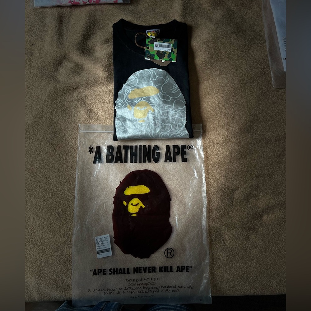 BAPE black large
Glitter big ape head